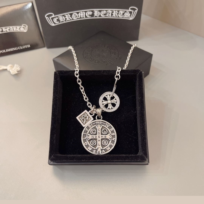 Ch**me He**ts necklaces